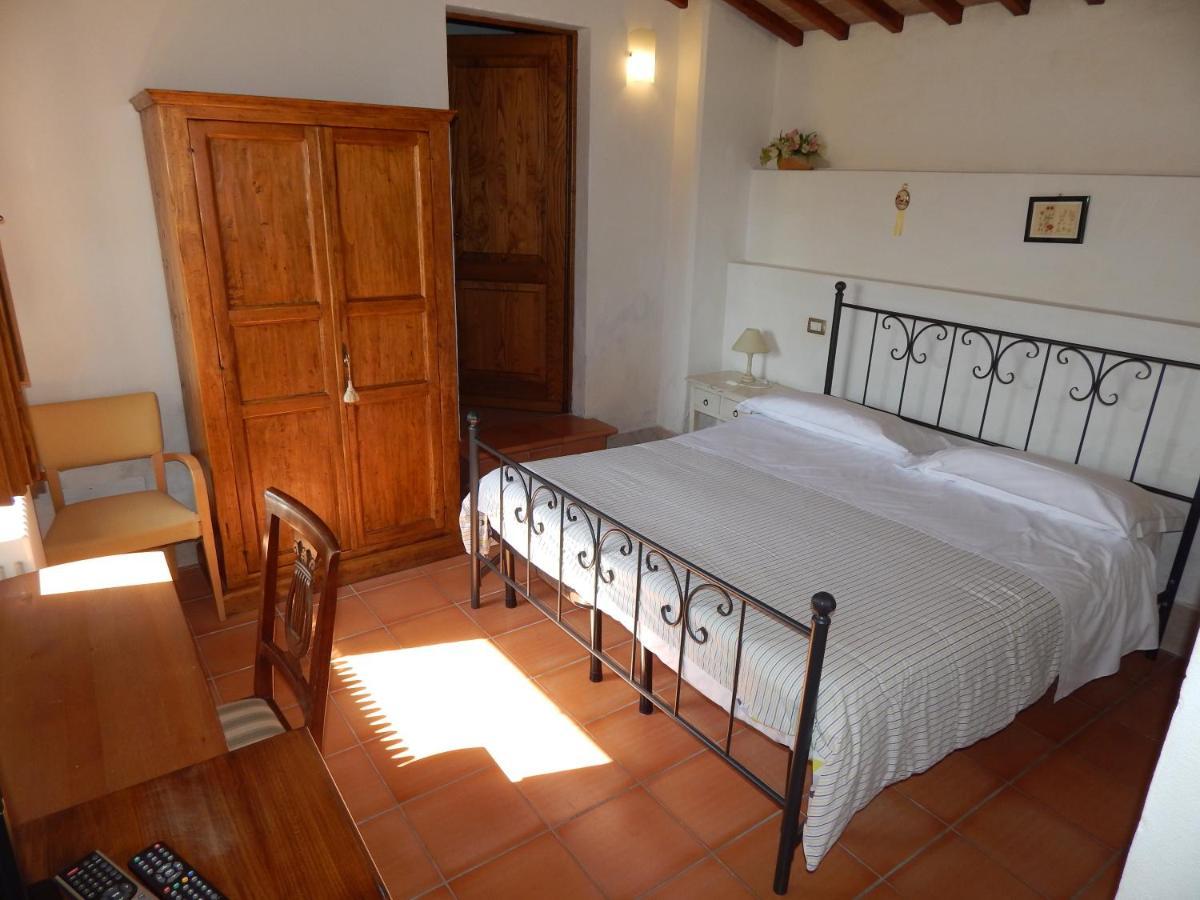 Fullino Nero Rta - Residenza Turistico Alberghiera Siena Buitenkant foto