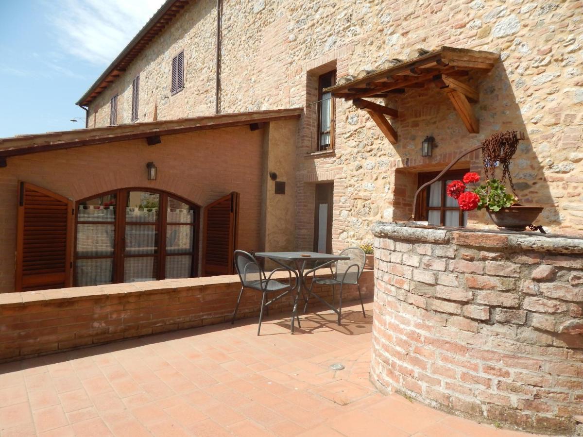 Fullino Nero Rta - Residenza Turistico Alberghiera Siena Buitenkant foto