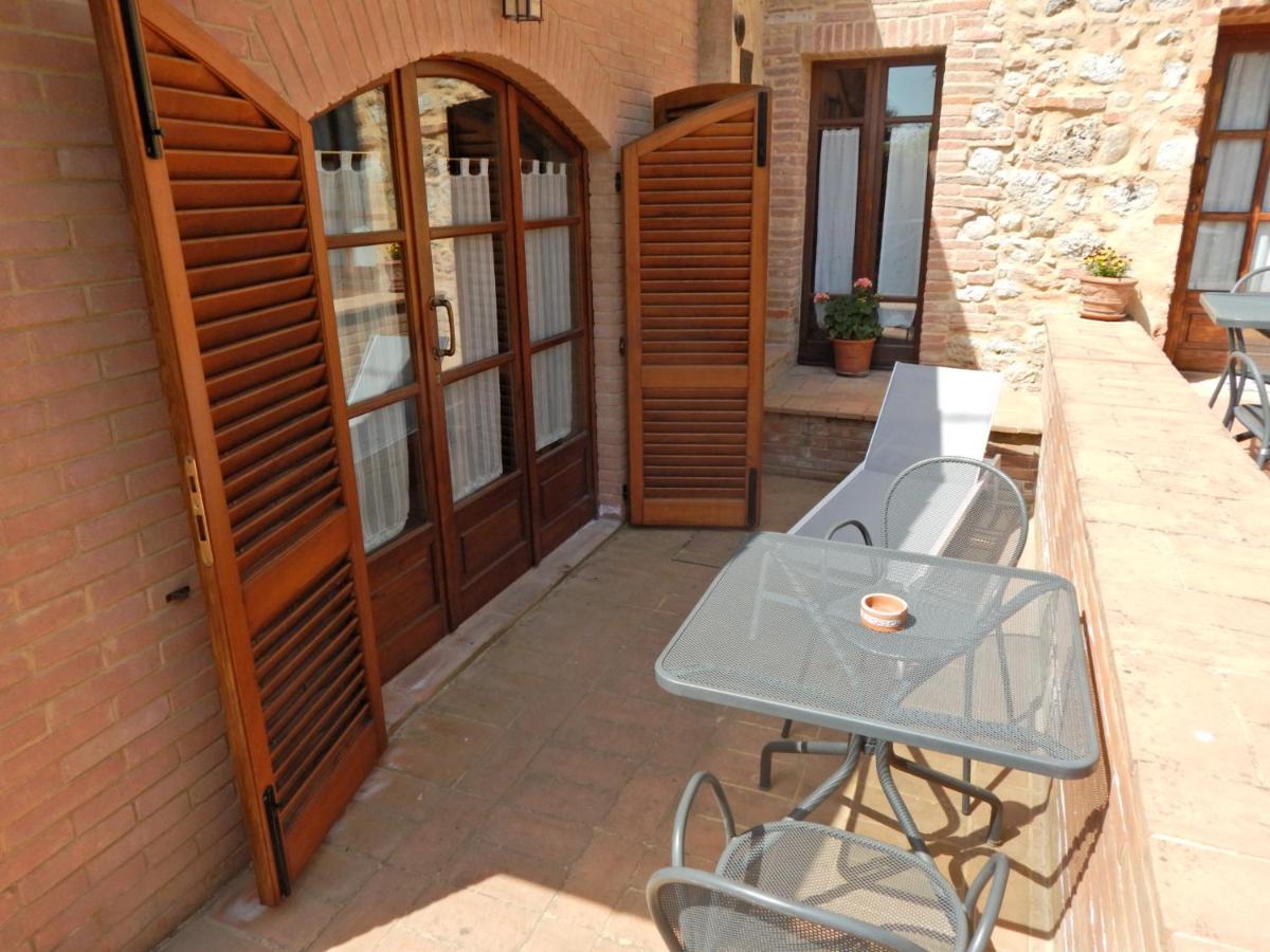 Fullino Nero Rta - Residenza Turistico Alberghiera Siena Buitenkant foto