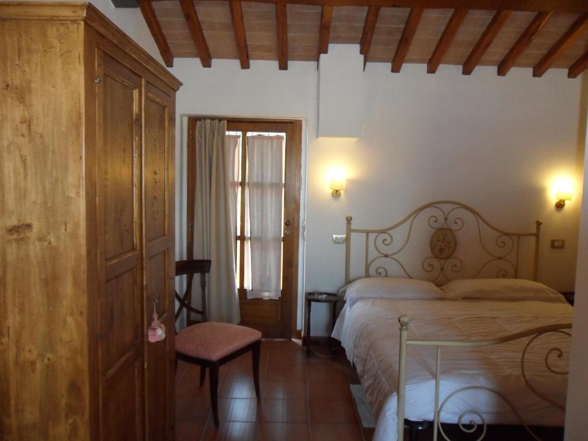 Fullino Nero Rta - Residenza Turistico Alberghiera Siena Buitenkant foto
