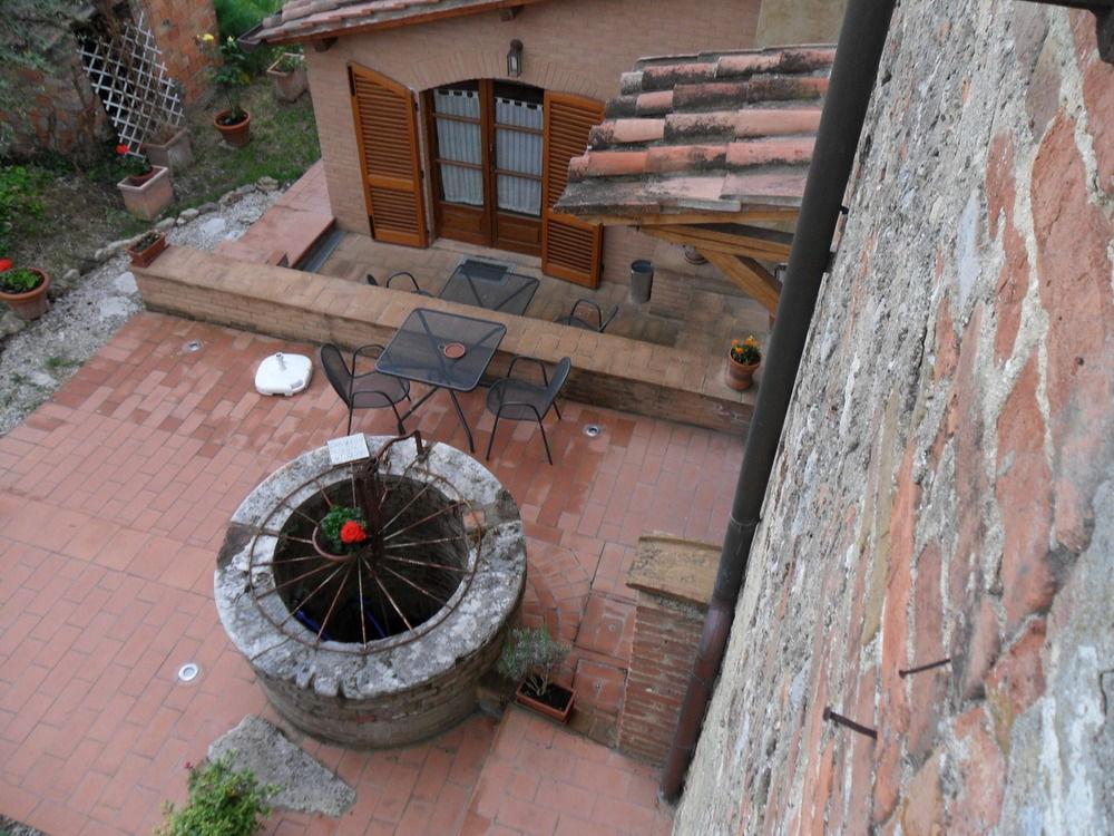 Fullino Nero Rta - Residenza Turistico Alberghiera Siena Buitenkant foto