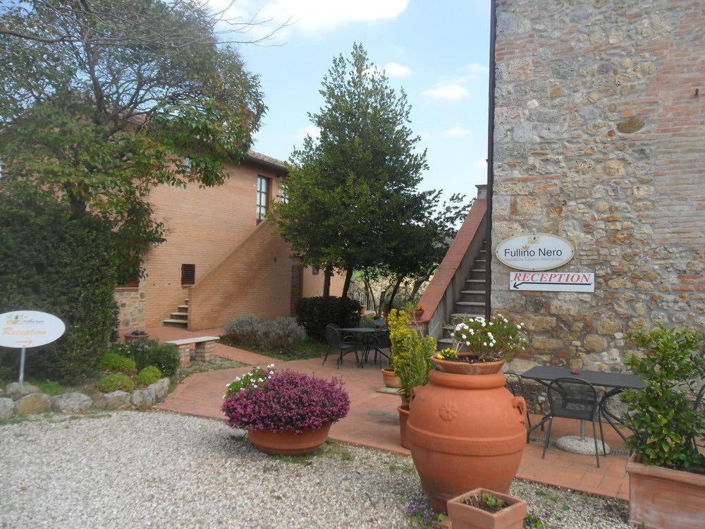 Fullino Nero Rta - Residenza Turistico Alberghiera Siena Buitenkant foto