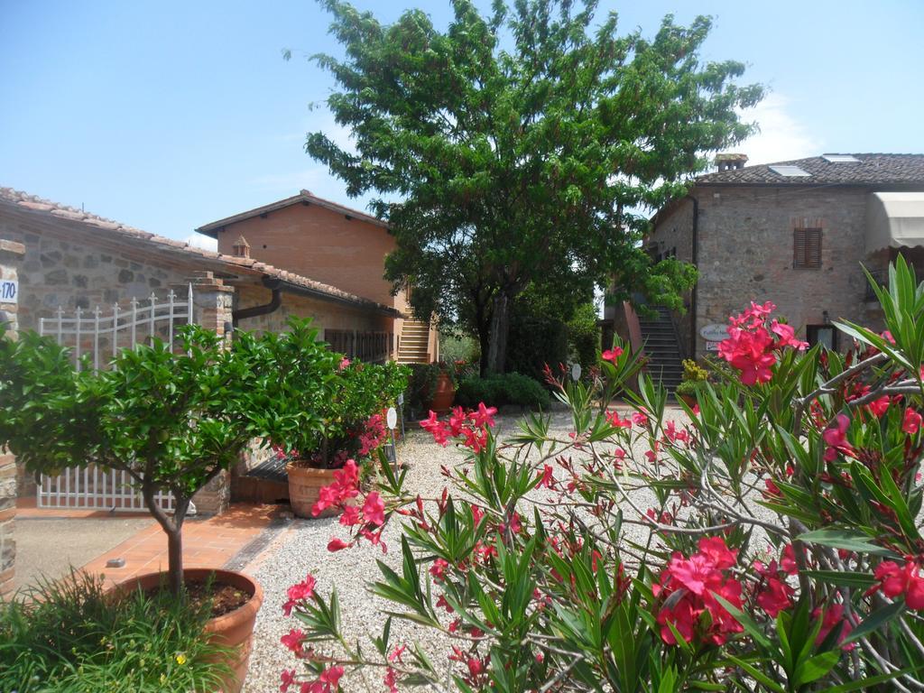 Fullino Nero Rta - Residenza Turistico Alberghiera Siena Buitenkant foto