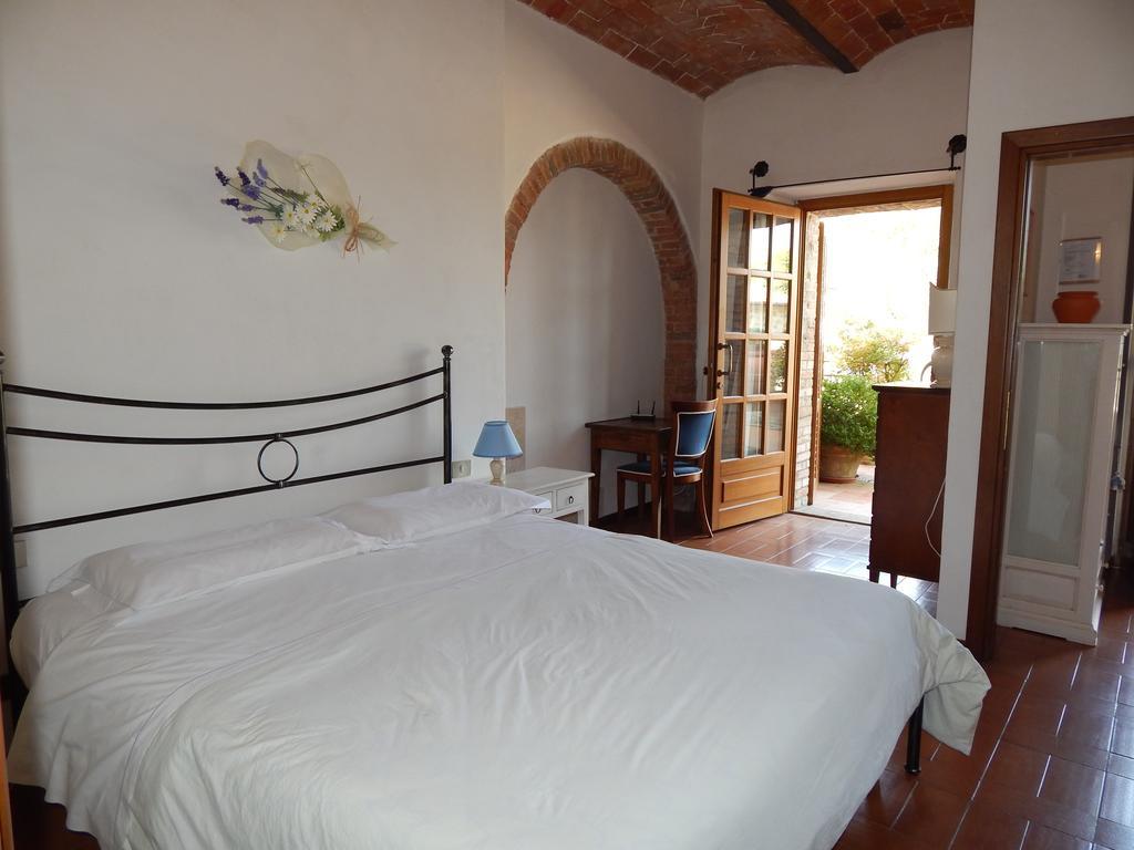 Fullino Nero Rta - Residenza Turistico Alberghiera Siena Buitenkant foto