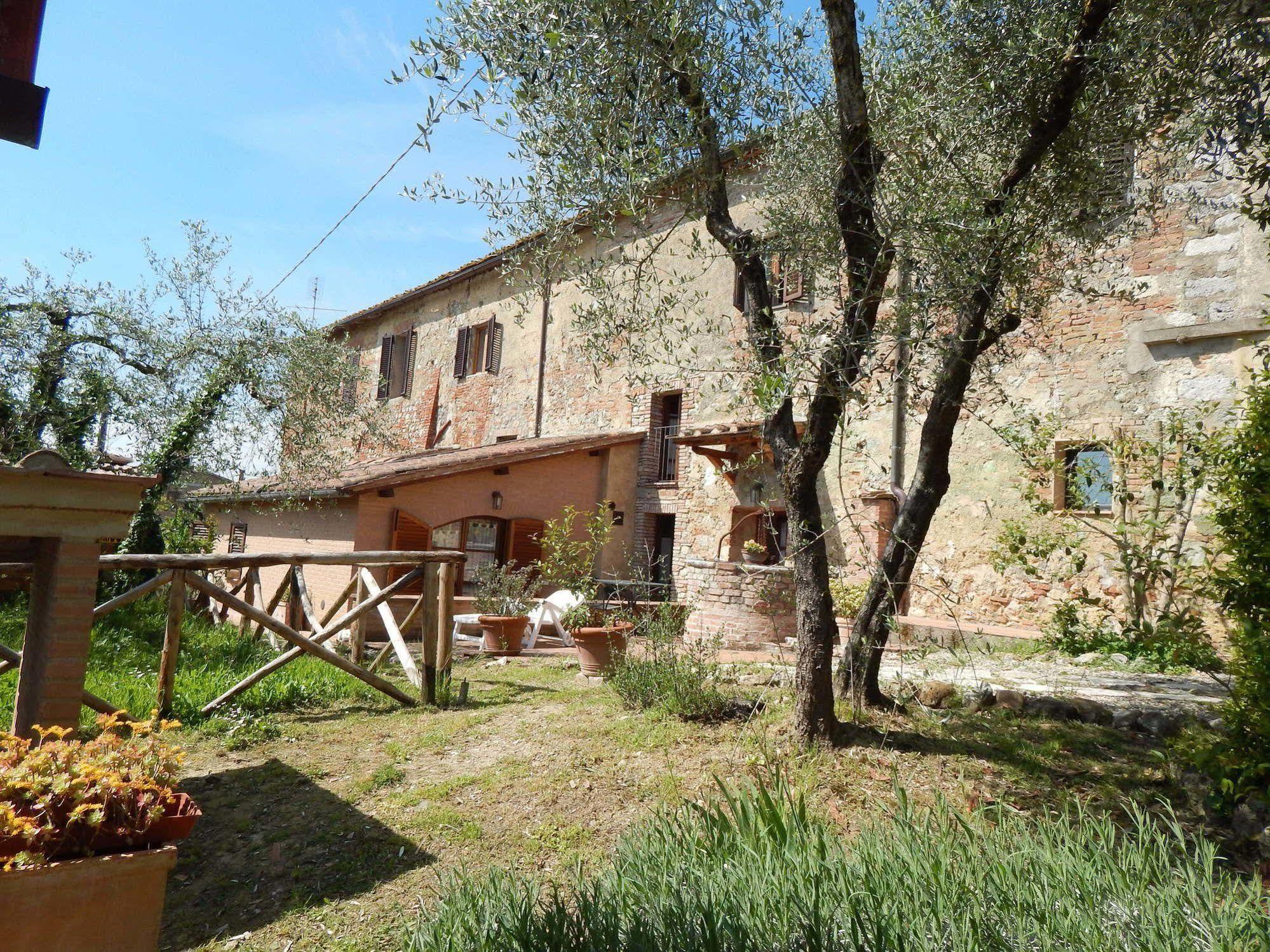 Fullino Nero Rta - Residenza Turistico Alberghiera Siena Buitenkant foto