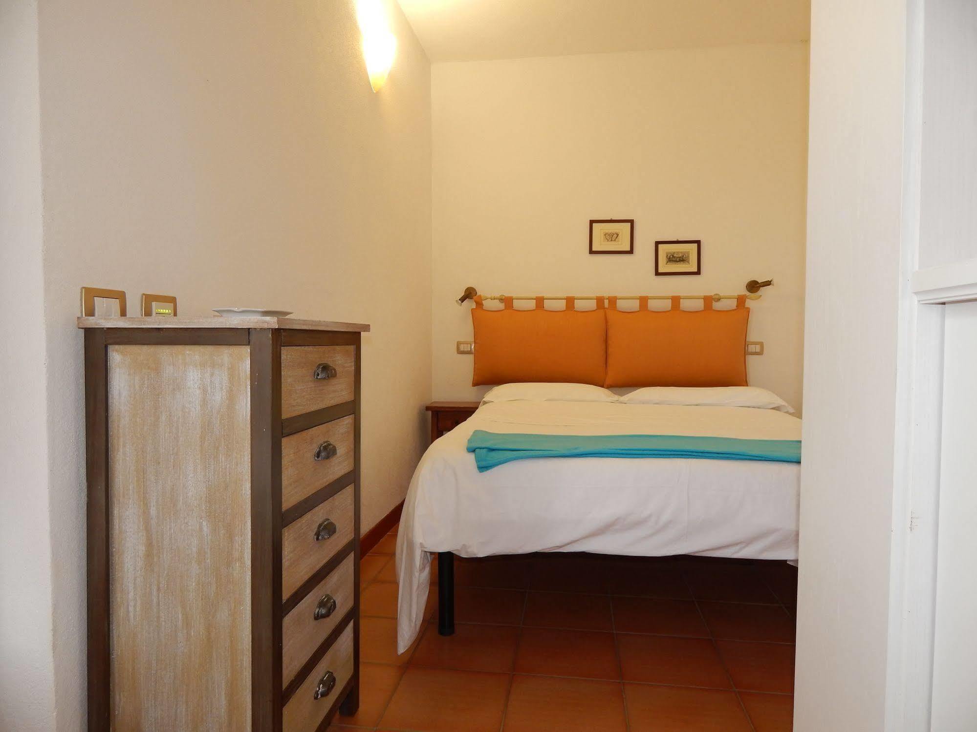 Fullino Nero Rta - Residenza Turistico Alberghiera Siena Buitenkant foto
