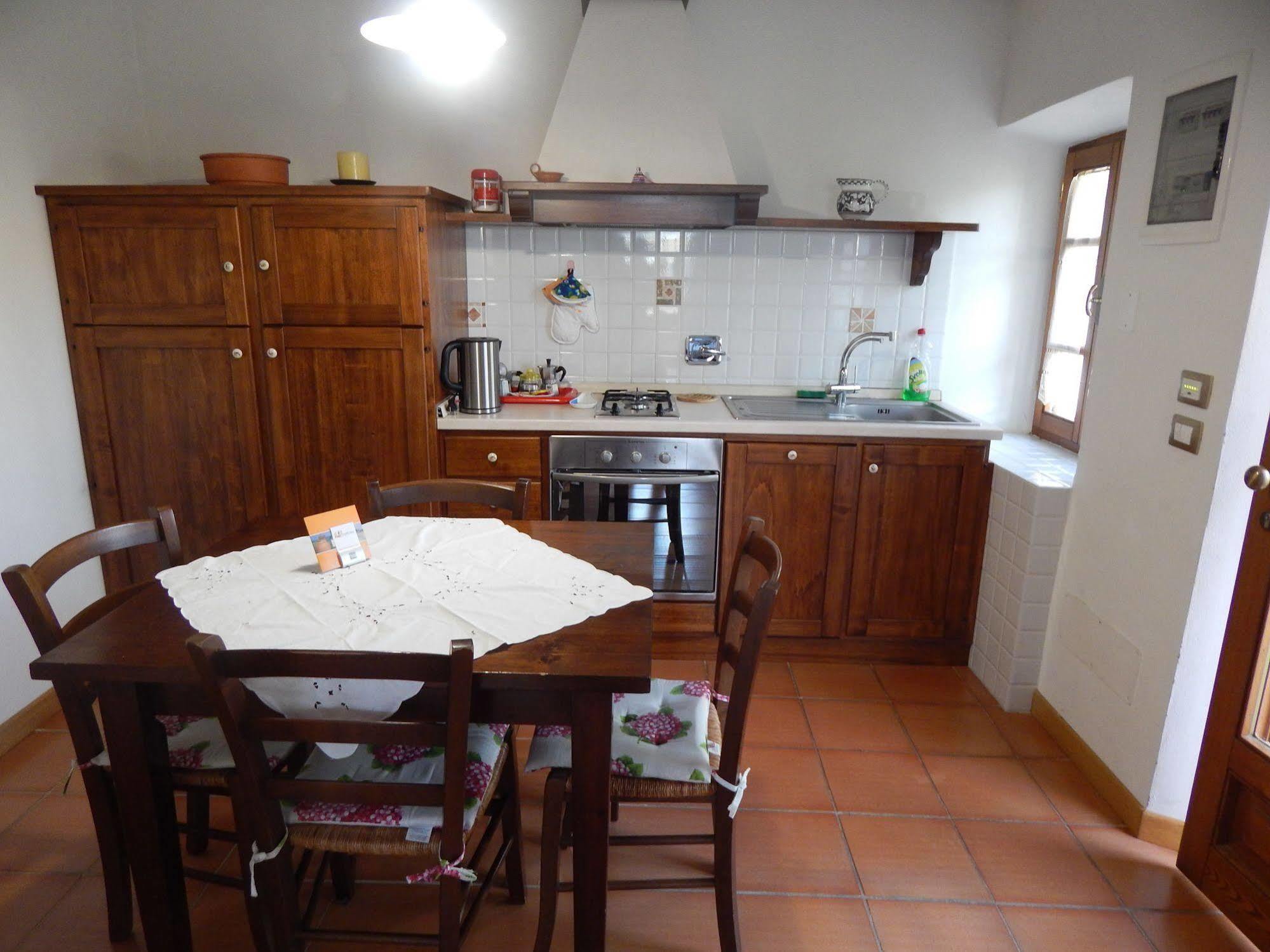 Fullino Nero Rta - Residenza Turistico Alberghiera Siena Buitenkant foto