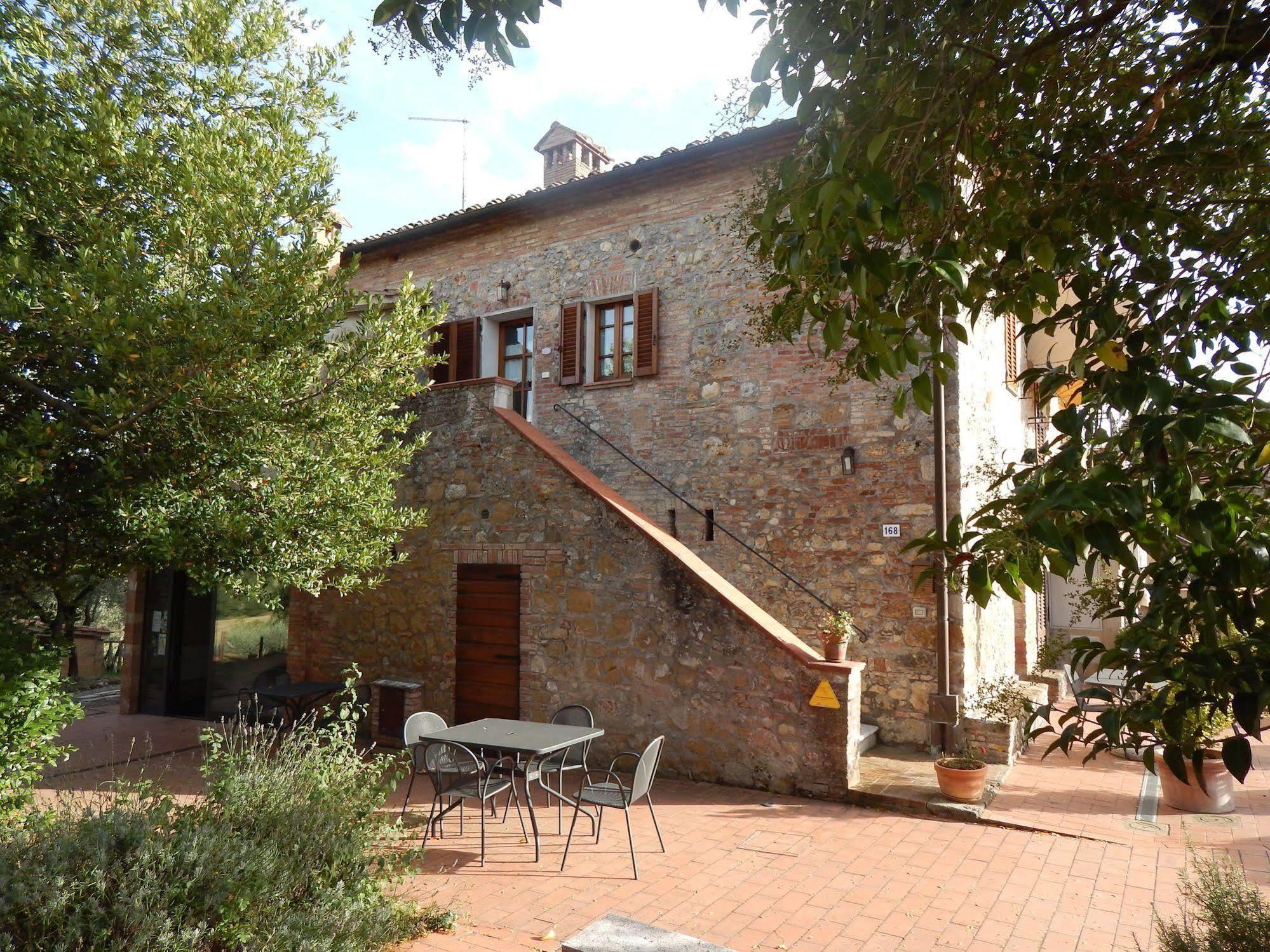 Fullino Nero Rta - Residenza Turistico Alberghiera Siena Buitenkant foto