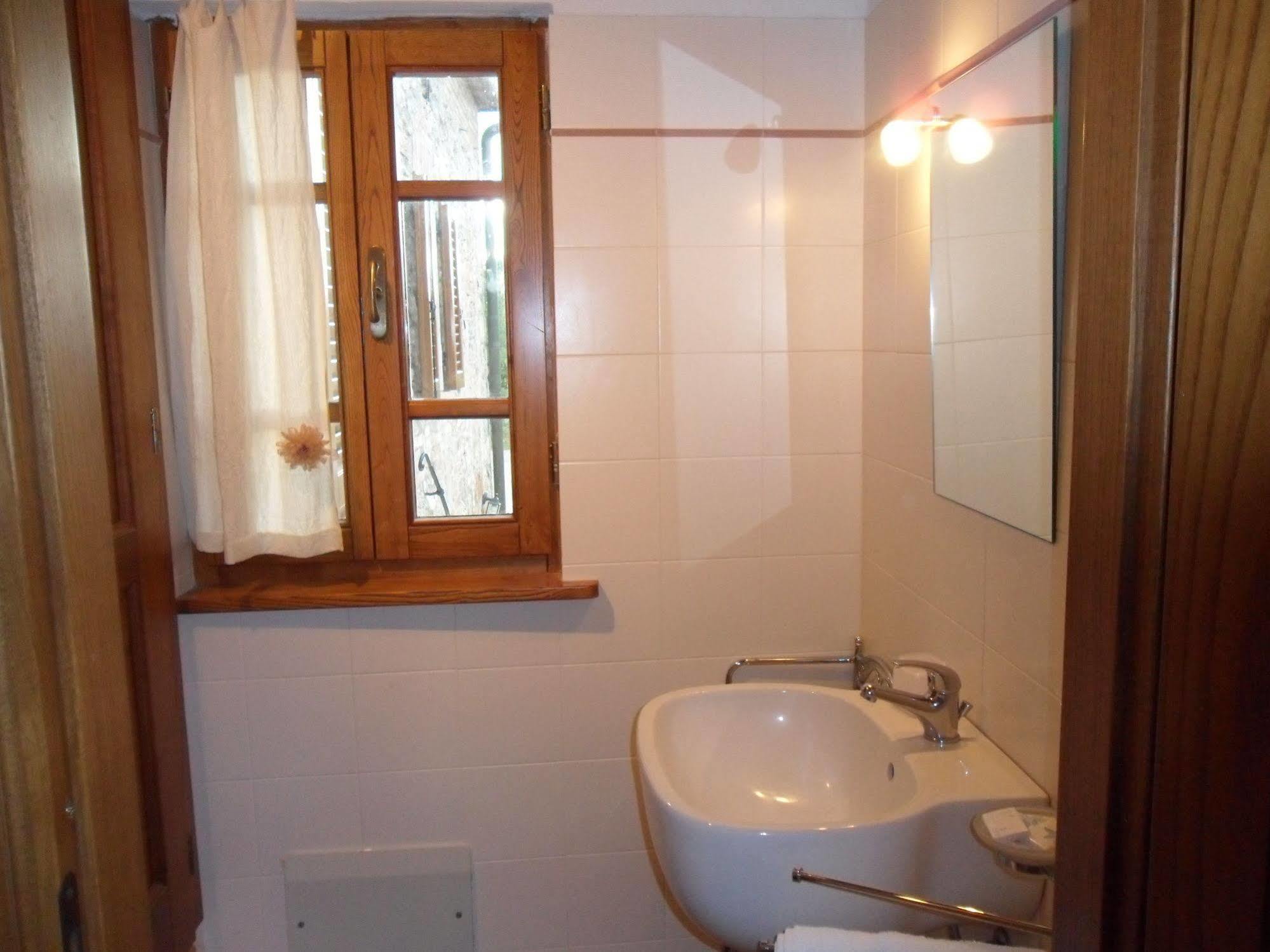 Fullino Nero Rta - Residenza Turistico Alberghiera Siena Buitenkant foto
