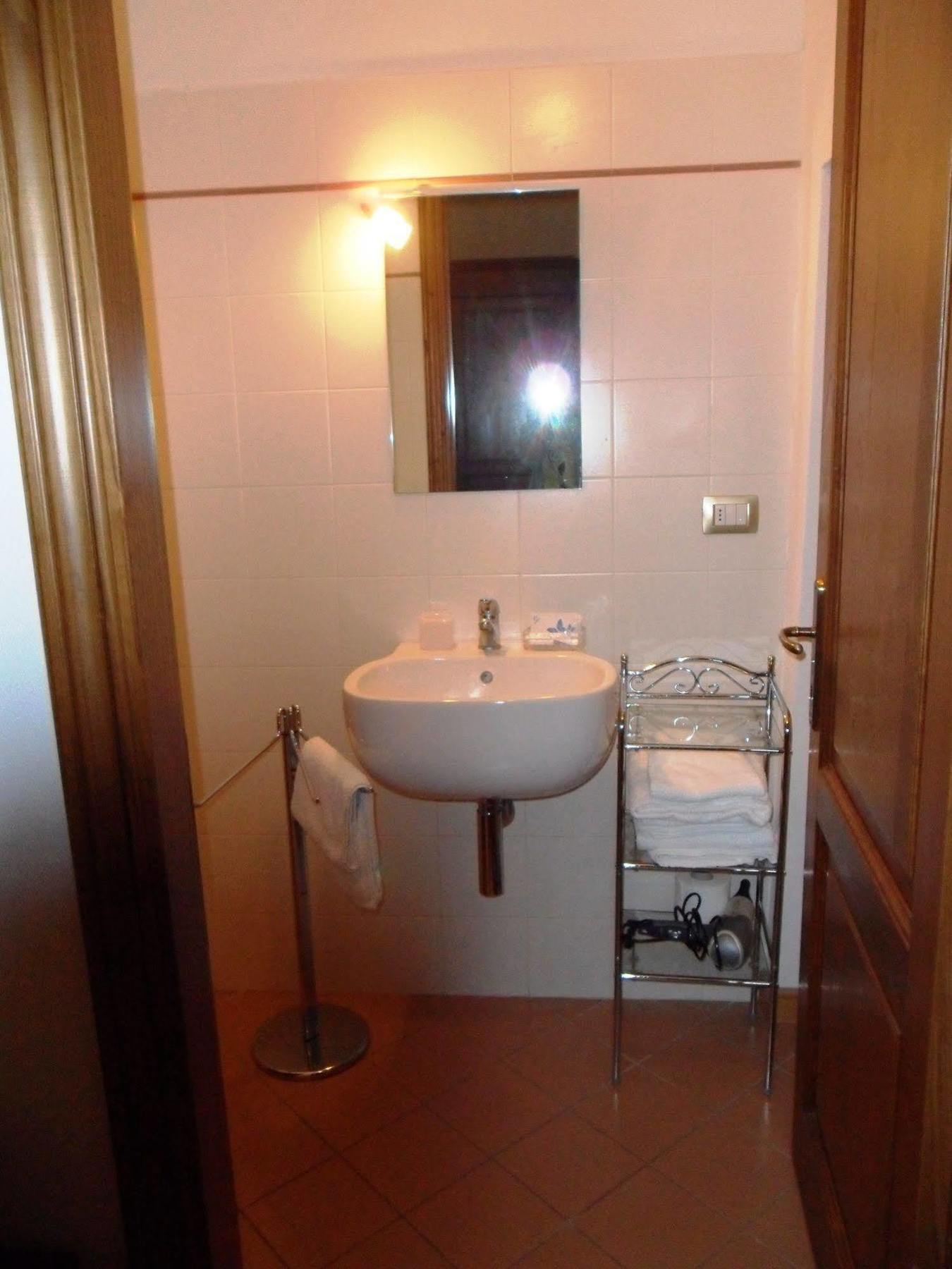 Fullino Nero Rta - Residenza Turistico Alberghiera Siena Buitenkant foto