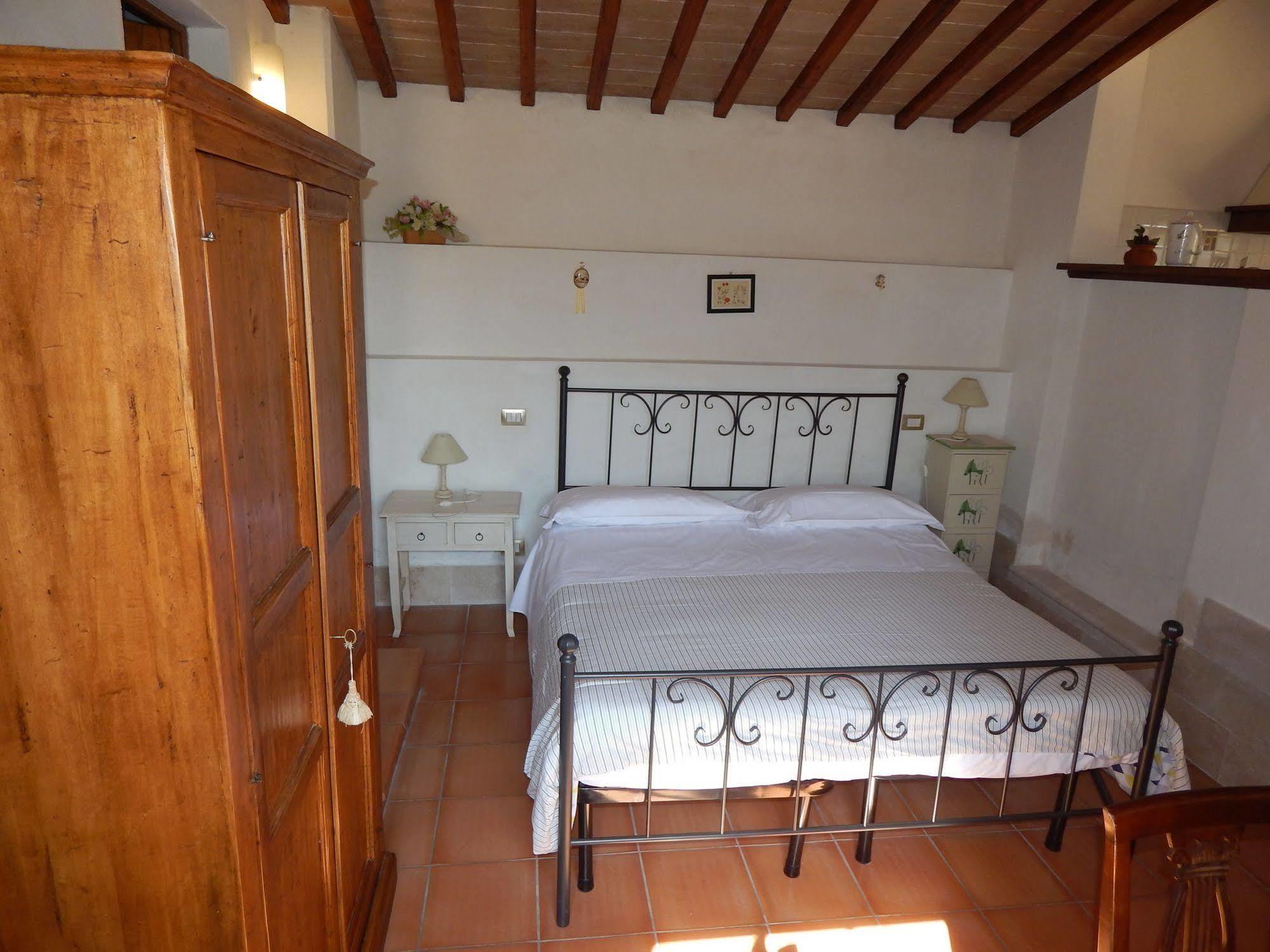 Fullino Nero Rta - Residenza Turistico Alberghiera Siena Buitenkant foto