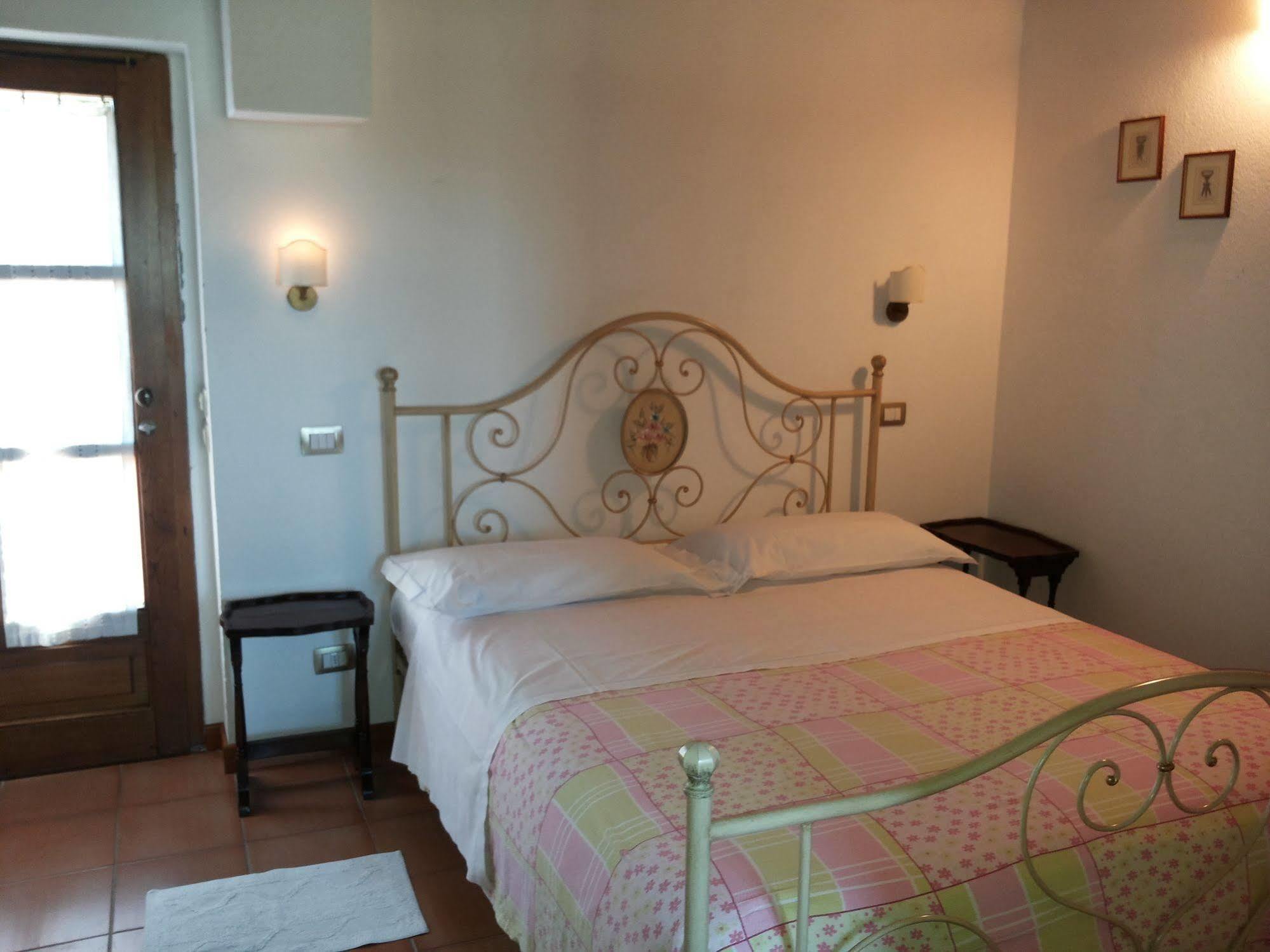 Fullino Nero Rta - Residenza Turistico Alberghiera Siena Buitenkant foto