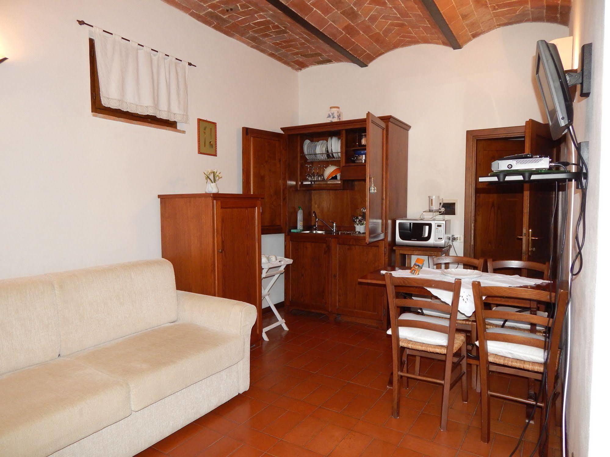Fullino Nero Rta - Residenza Turistico Alberghiera Siena Buitenkant foto
