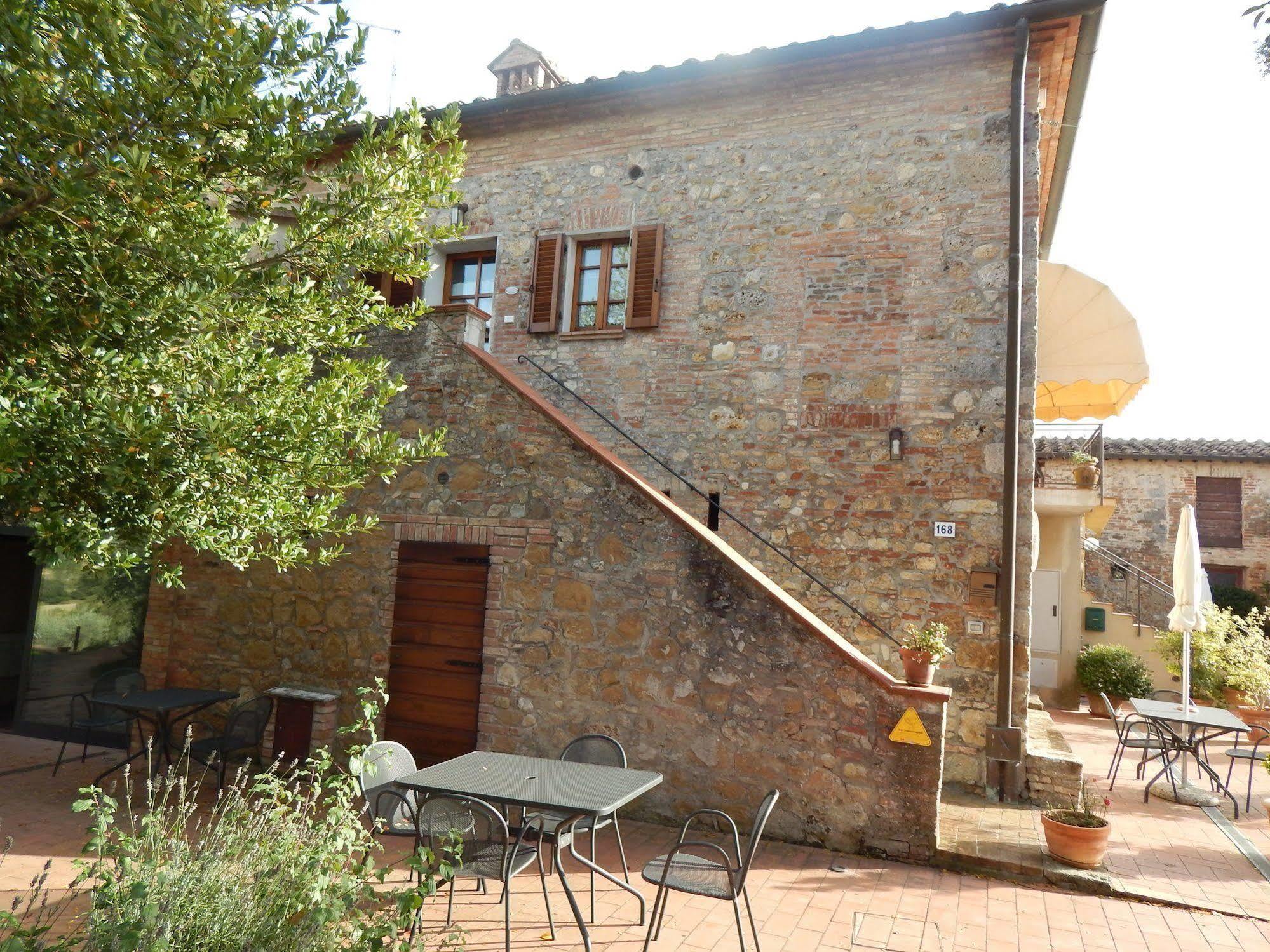 Fullino Nero Rta - Residenza Turistico Alberghiera Siena Buitenkant foto