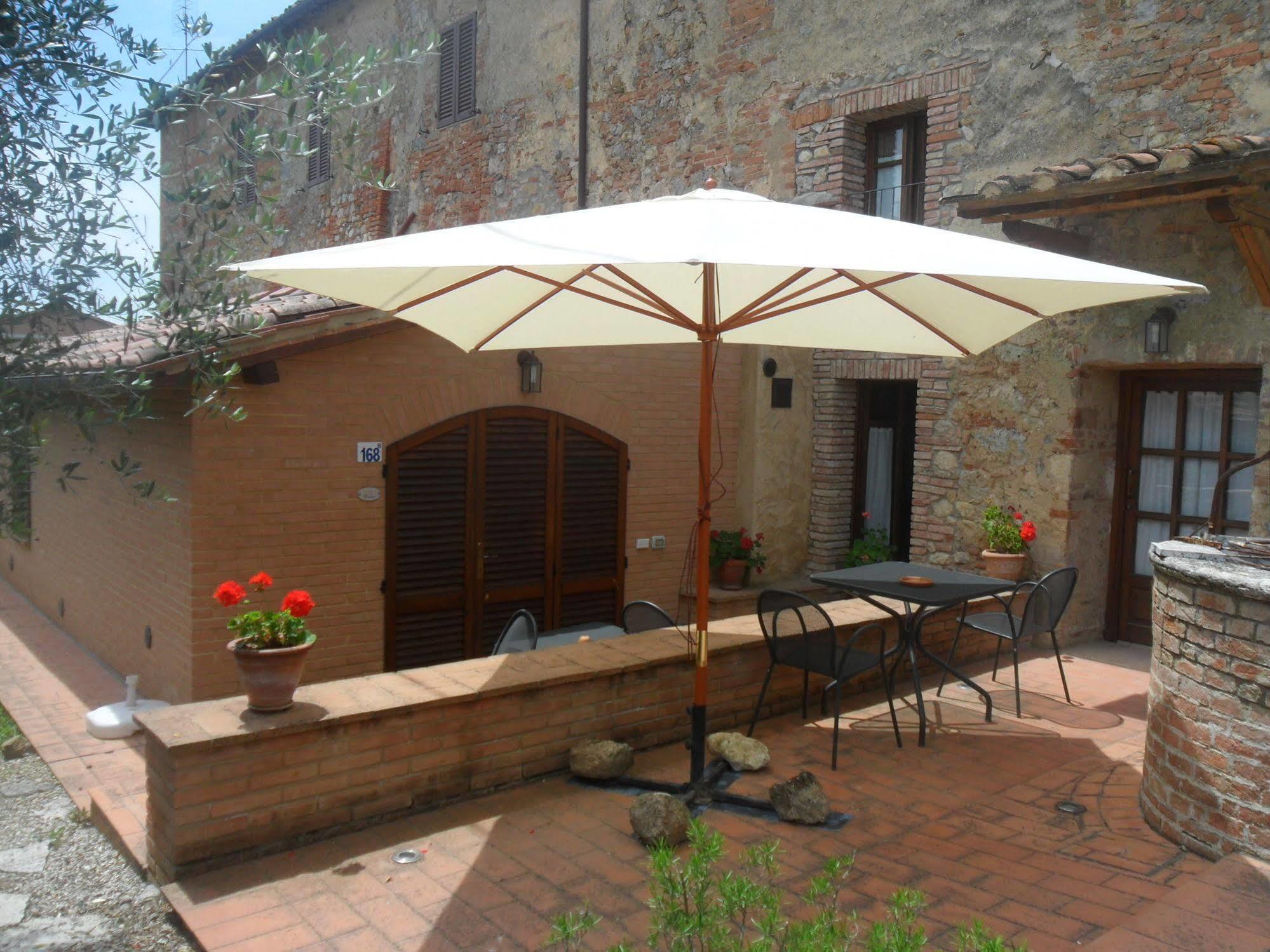 Fullino Nero Rta - Residenza Turistico Alberghiera Siena Buitenkant foto