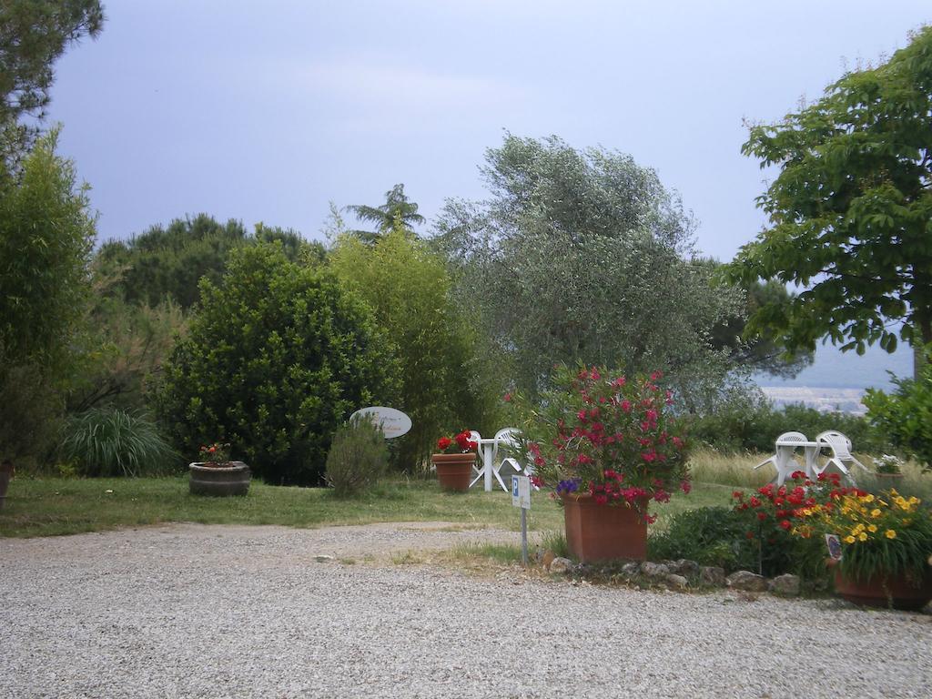 Fullino Nero Rta - Residenza Turistico Alberghiera Siena Buitenkant foto