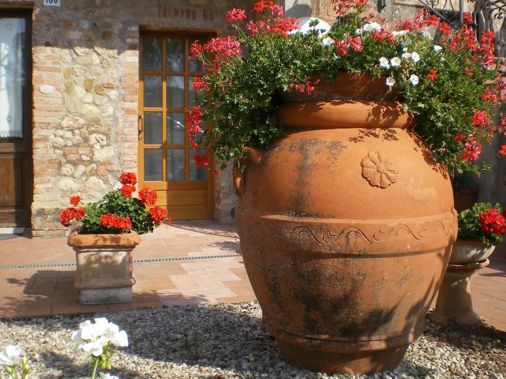 Fullino Nero Rta - Residenza Turistico Alberghiera Siena Buitenkant foto